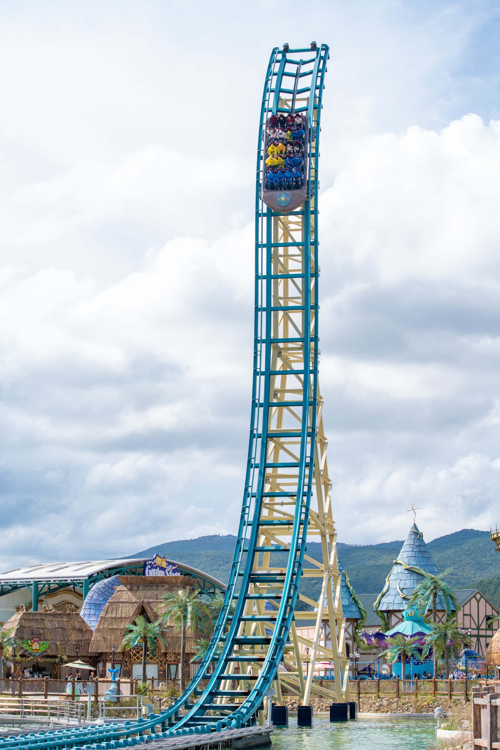 Lotte World Adventure Busan Giant Splash